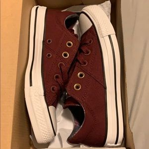Maroon Converse brand new, without tags